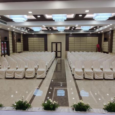 Sri Ram Hotel Tirunelveli Exteriör bild