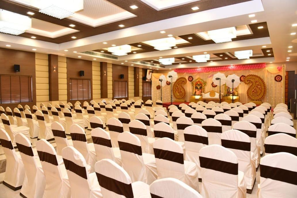 Sri Ram Hotel Tirunelveli Exteriör bild