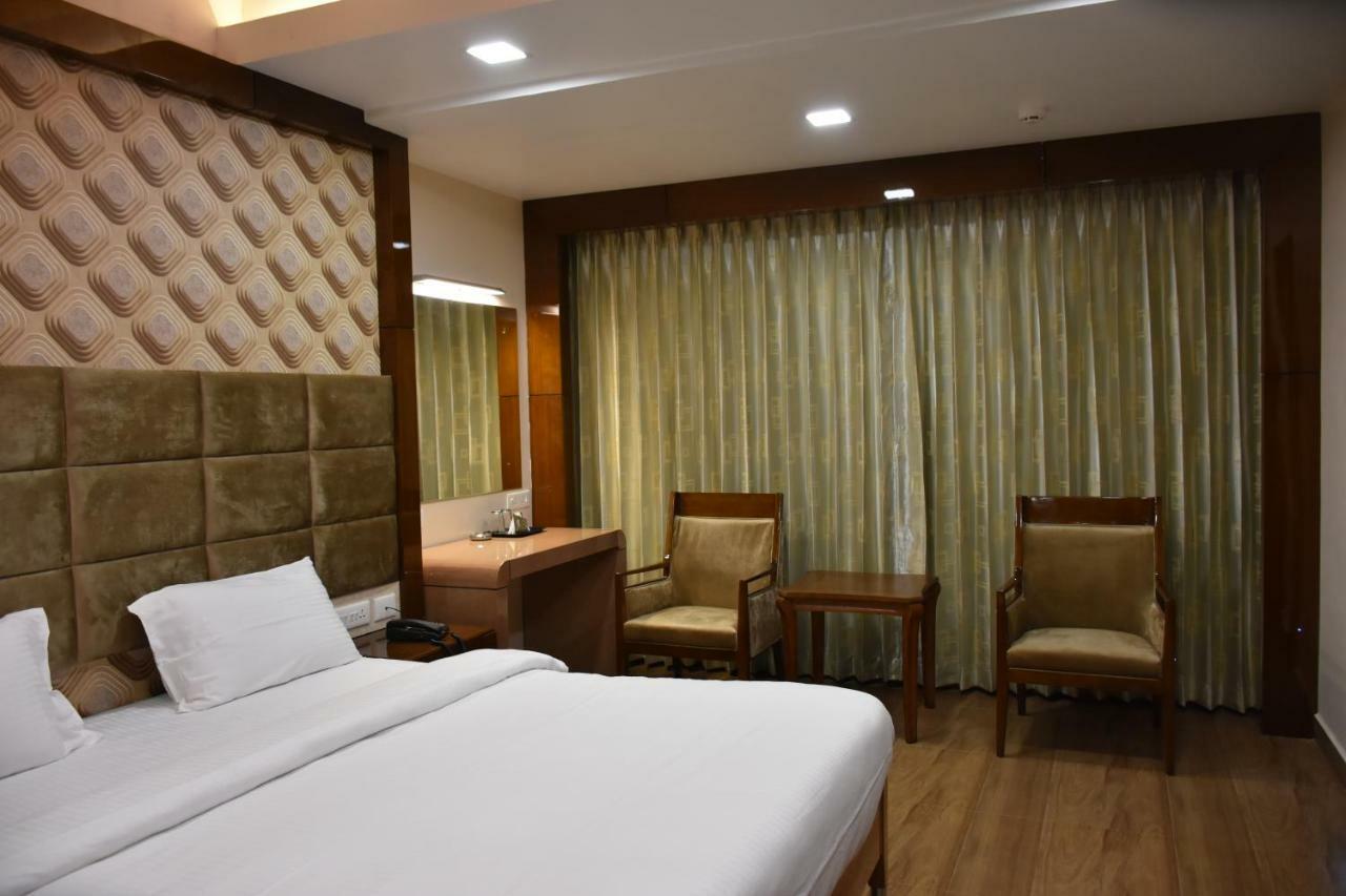 Sri Ram Hotel Tirunelveli Exteriör bild